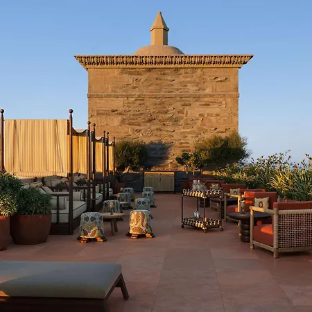 Palacio De Godoy Caceres, Curio Collection By Hilton