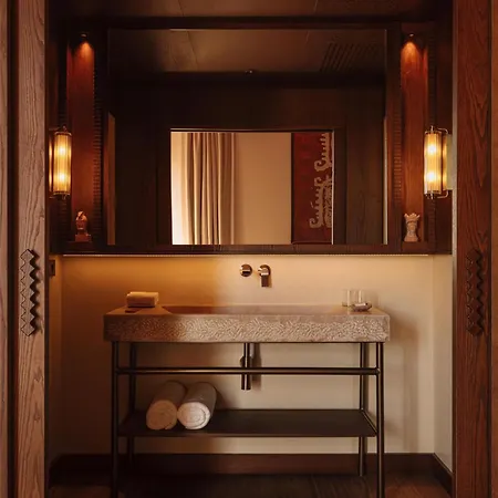 Hotel Palacio De Godoy Caceres, Curio Collection By Hilton