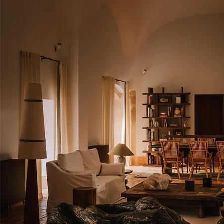 Palacio De Godoy Caceres, Curio Collection By Hilton