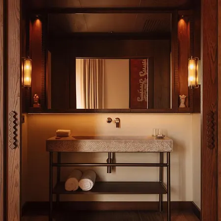 Palacio De Godoy Caceres, Curio Collection By Hilton