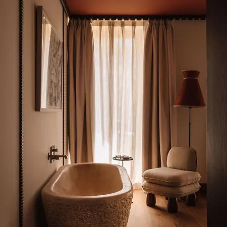 Palacio De Godoy Caceres, Curio Collection By Hilton