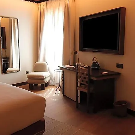 Palacio De Godoy Caceres, Curio Collection By Hilton