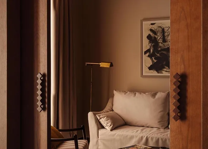 Palacio De Godoy Caceres, Curio Collection By Hilton Caces