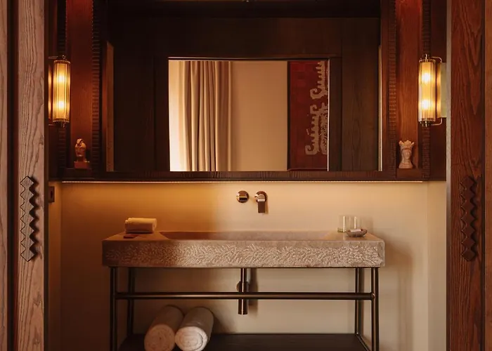 Palacio De Godoy Caceres, Curio Collection By Hilton