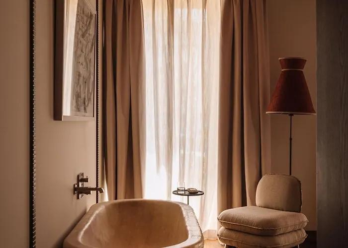 Palacio De Godoy Caceres, Curio Collection By Hilton